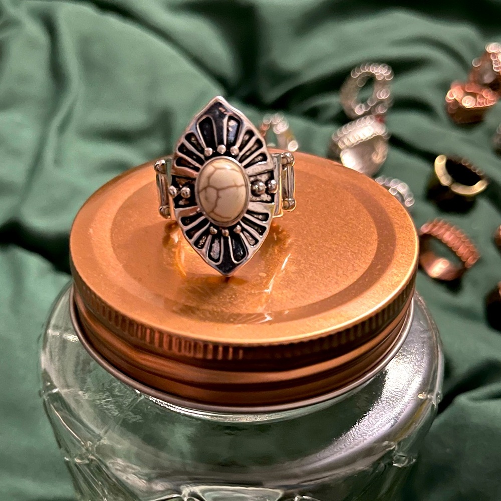 Paparazzi Rings- Stretchable band
All paparazzi Jewelry- 3 for $10